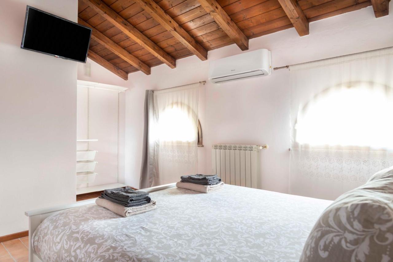Il Falco Castellarano ภายนอก รูปภาพ